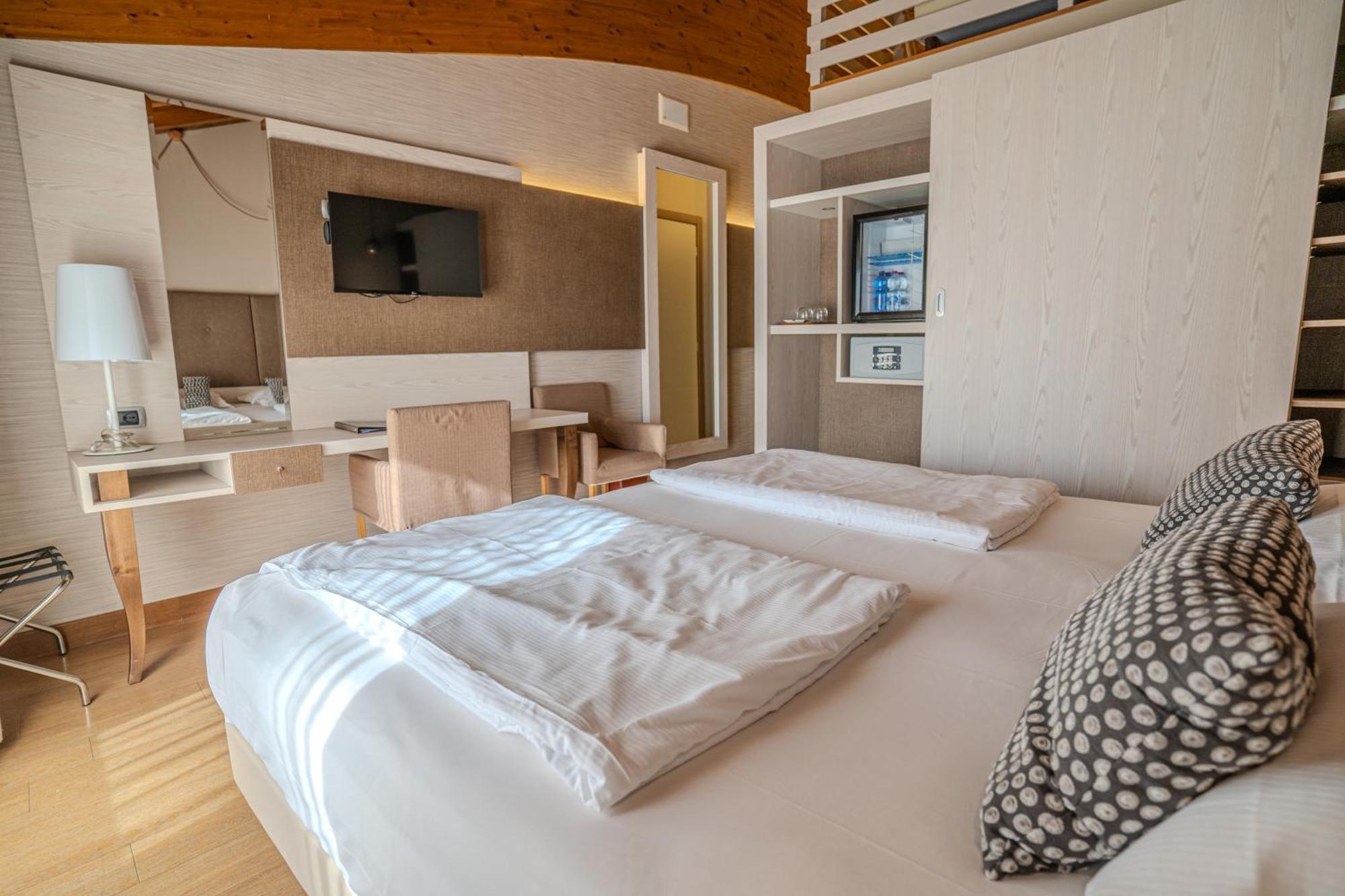 Hotel Galvani Torri Del Benaco Luaran gambar