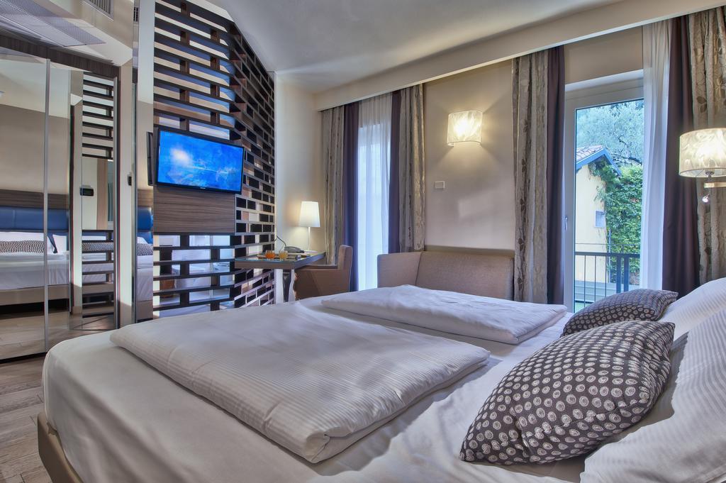 Hotel Galvani Torri Del Benaco Luaran gambar